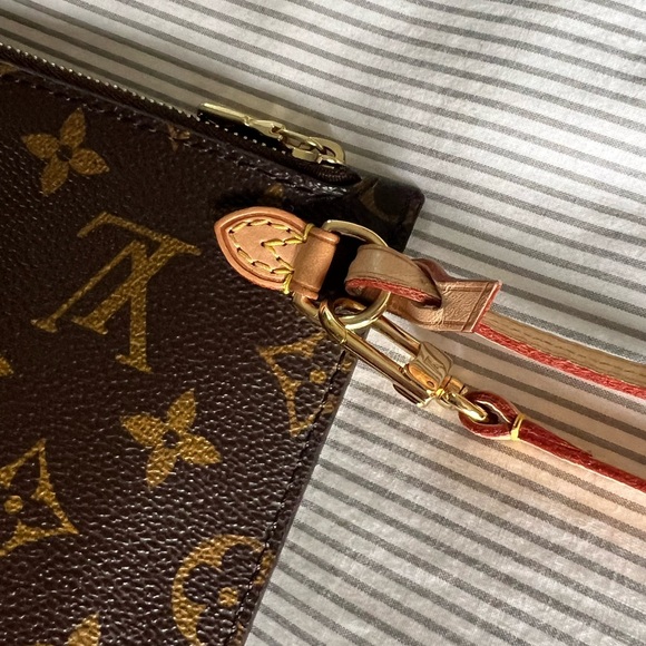Louis Vuitton Monogram Neverfull
Pouch, NEW, 100% authentic, beige Interior - Picture 4 of 14
